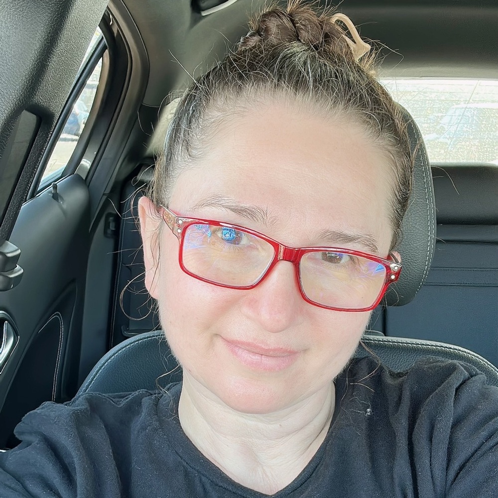 Meet your Posher, Kamelia